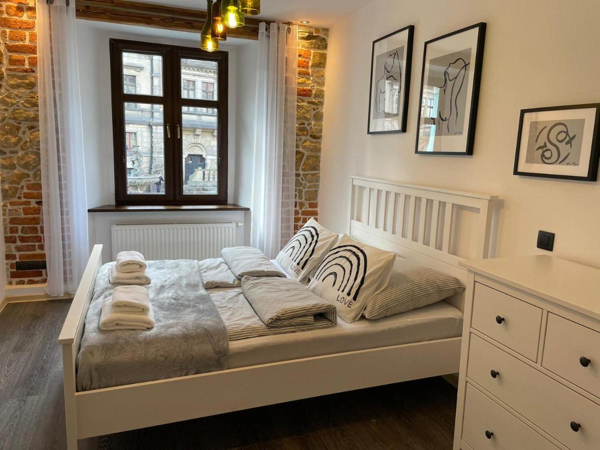 Apartament Przy Ratuszu Клодзко Екстериор снимка