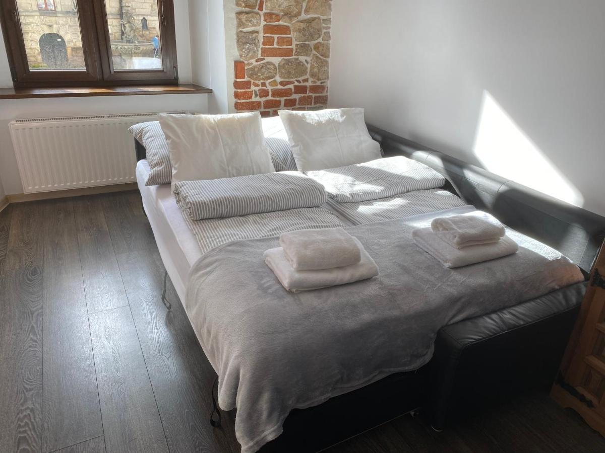 Apartament Przy Ratuszu Клодзко Екстериор снимка
