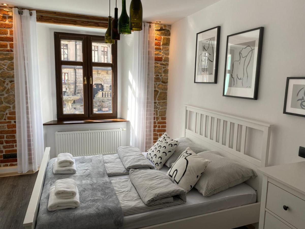 Apartament Przy Ratuszu Клодзко Екстериор снимка