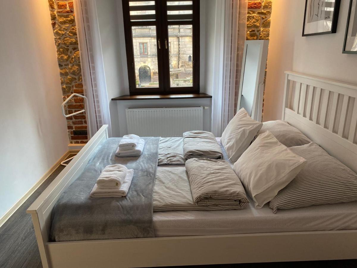 Apartament Przy Ratuszu Клодзко Екстериор снимка